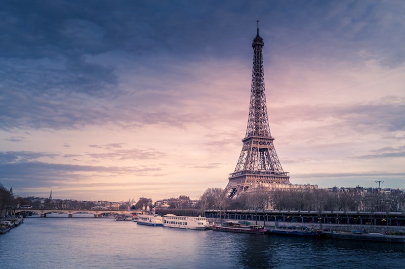 Vue panoramique de Paris avec la Tour Eiffel