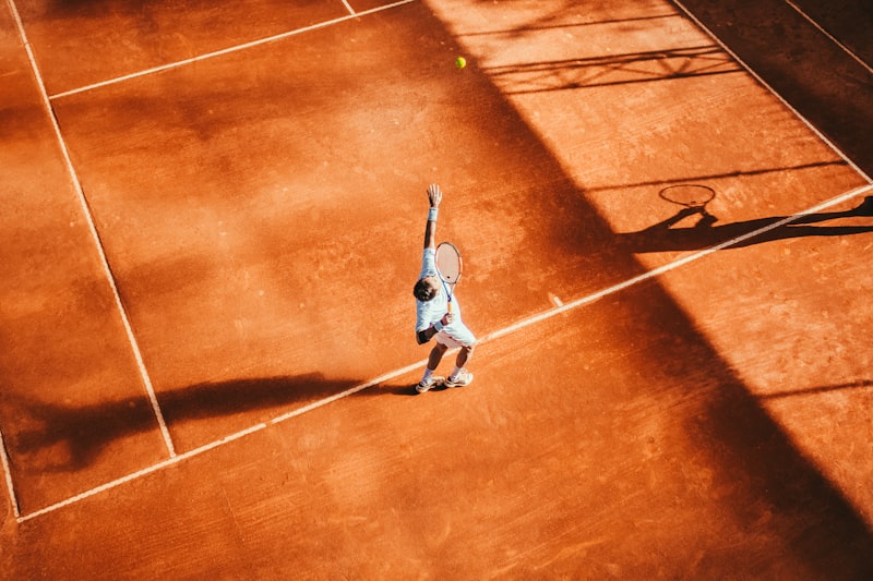 Joueur concentre pendant un match de tennis